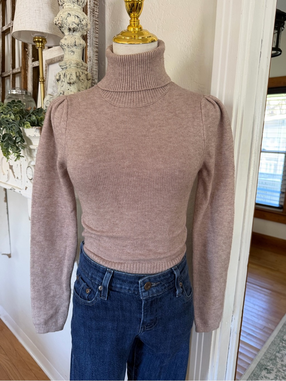 Women's Light Mauve Turtleneck Puff-Sleeve Sweater